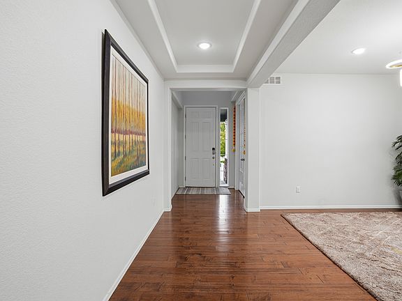 4th image of 10099 Isle Cir