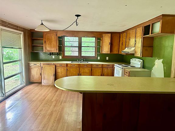 3rd image of 664 Ballenger Rd