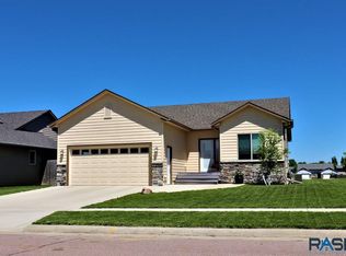 1512 E 67th St N, Sioux Falls, SD 57104