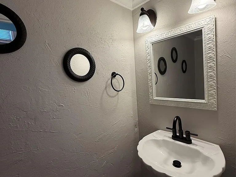 1442 River Dr — Photo 7
