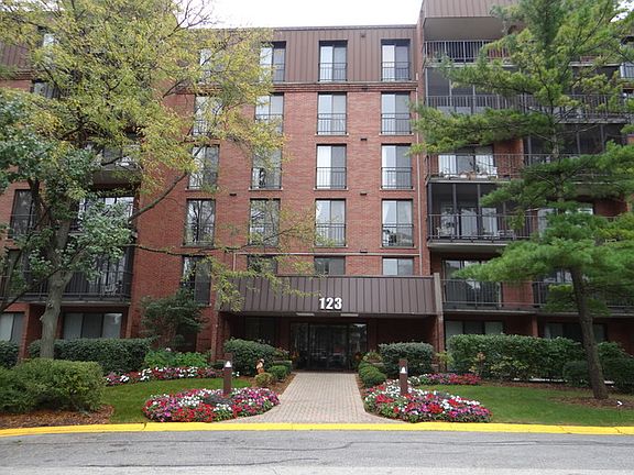 2nd image of 123 Acacia Cir APT 412