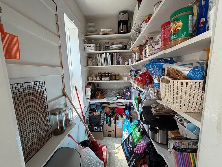 359 Charlotte St — Photo 7