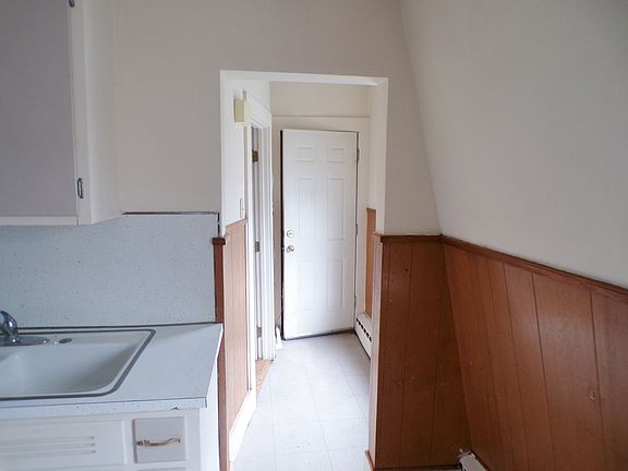 3rd image of 52 Russell St #C