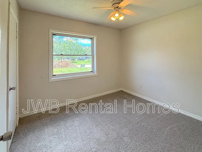 2248 Inwood Cir S — Photo 16