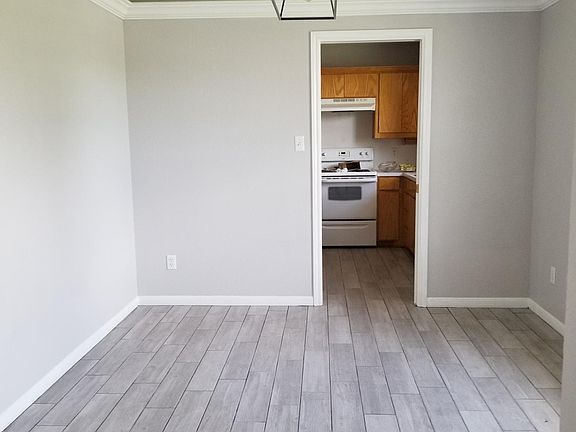 3rd image of 2901 Oakdale Dr
