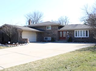 515 W Millns Ct, Addison, IL 60101