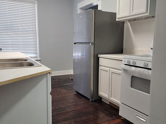 2nd image of 103 S 15th Ave #1