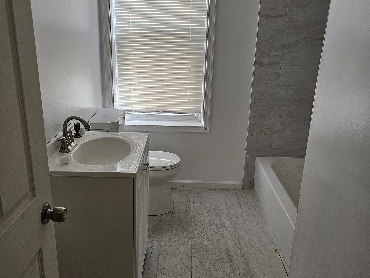2 bed, 1100 sqft, $1,250 — Photo 4