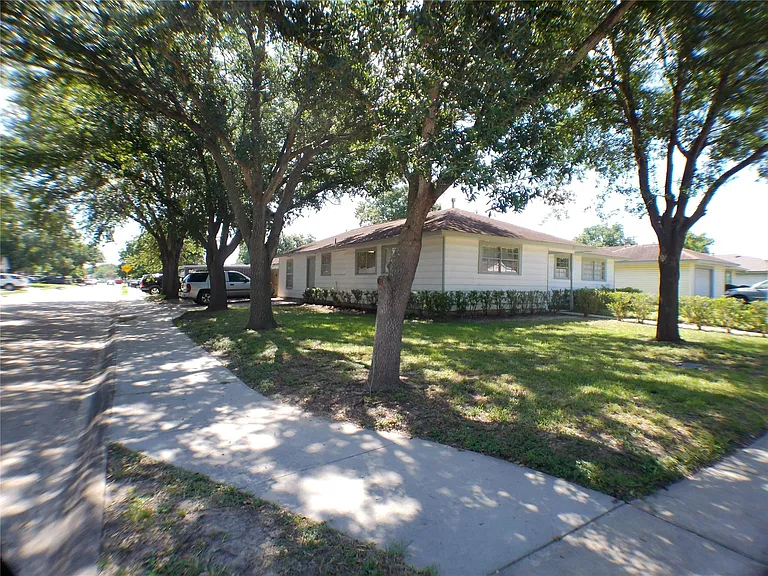 1301 Glenmore Dr — Photo 26