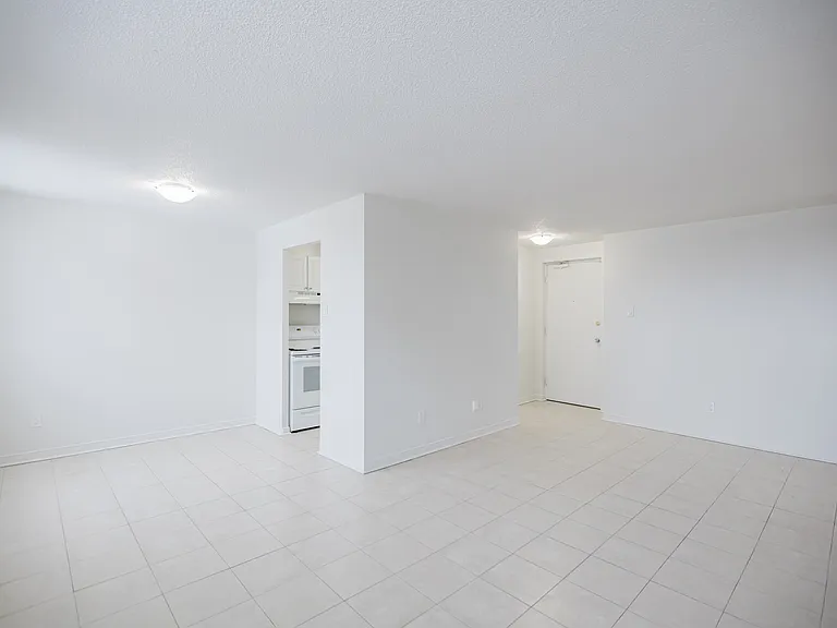 370 Forest St — Photo 15