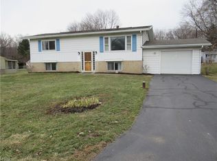 2989 Greer Rd, Akron, OH 44319