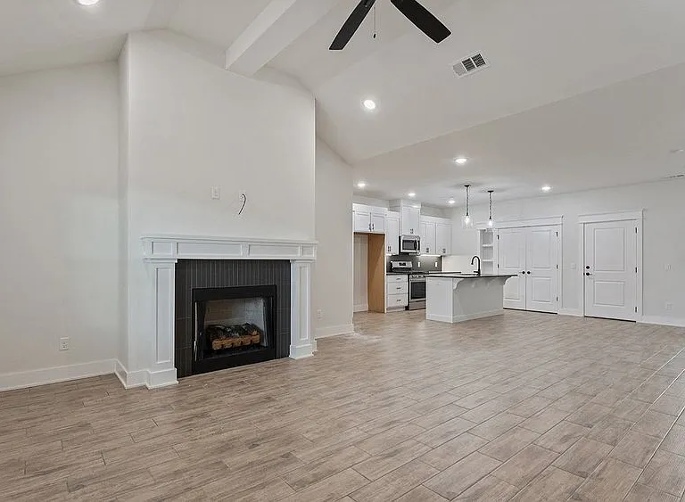 86 N Banner Ave — Photo 3