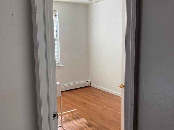 5th image of 240 E 112th St #2