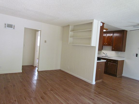 3rd image of 4614 Edgeware Rd