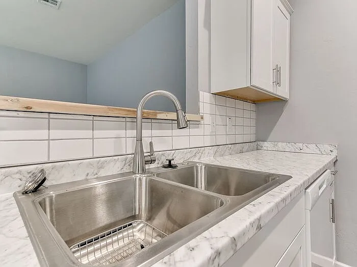 2515 Leeds Ln — Photo 35
