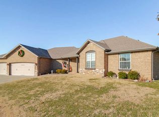 5372 S Love Ct, Springfield, MO 65810
