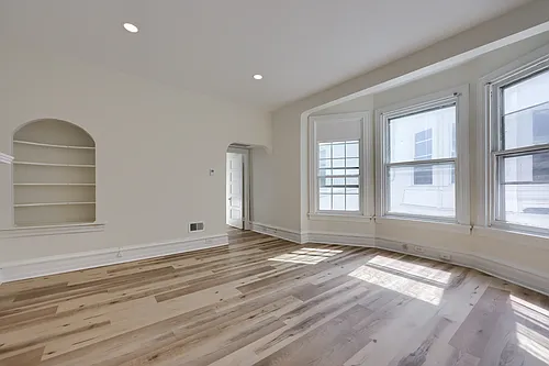 536 W James St #2 Photo 1