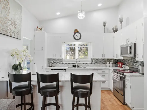 5900 Hillsboro Ave N, New Hope, MN 55428