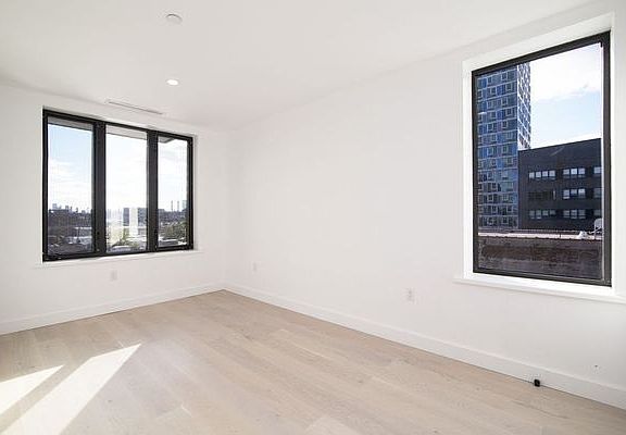 3rd image of 2-22 51st St #4C