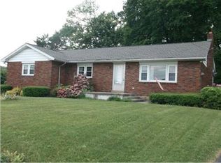 10 Crestview Dr, Pottsville, PA 17901