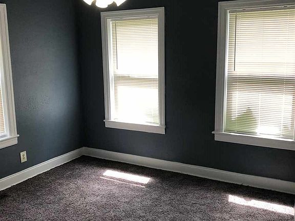 4th image of 642 W 10th Ave