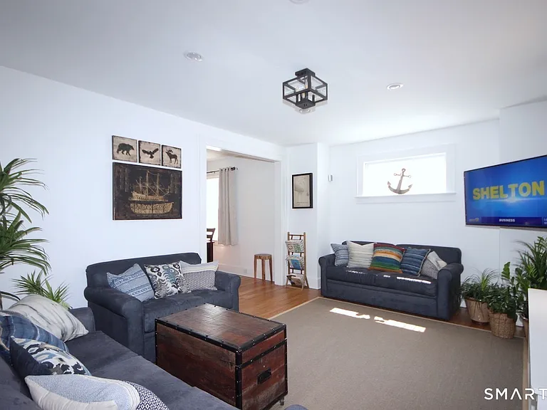 1093 Shippan Ave — Photo 2