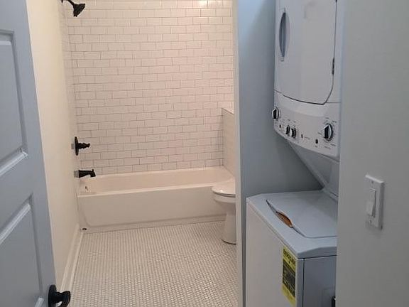 4th image of 8426 Apple St