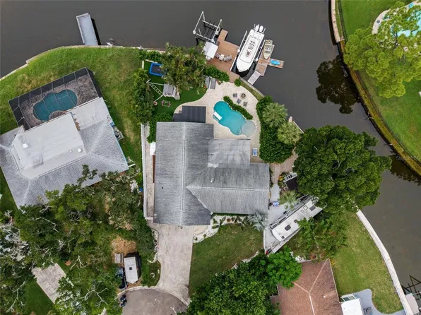 4785 BUTTERFLY PLACE NE, ST PETERSBURG, FL 33703