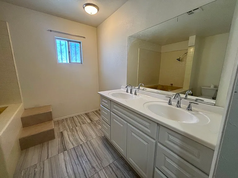 572 Lenrey Ave — Photo 10