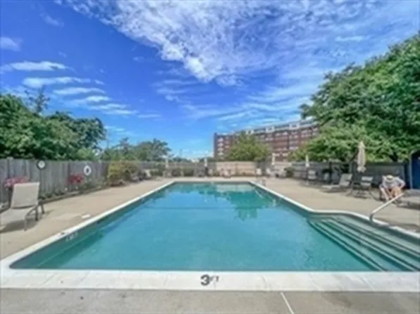 9 Park Ave APT 210, Hull, MA 02045
