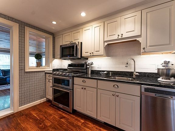 3rd image of 51-53 Bromfield St Unit 3