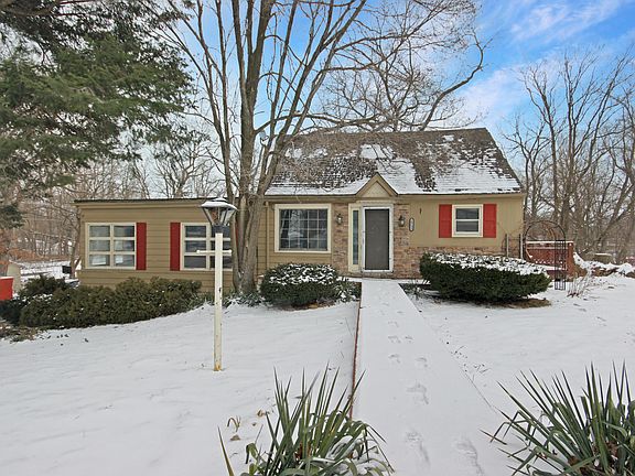 2nd image of 2733 Locust St