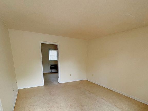 2nd image of 105 Hillrose Ln #6