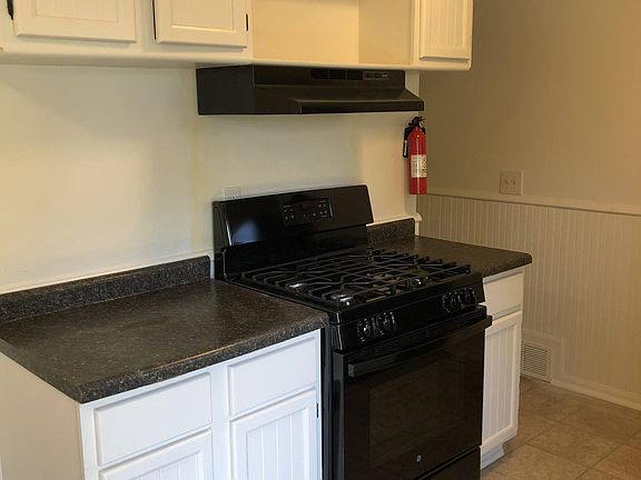 3rd image of 3015 Irving Ave N