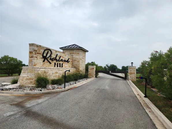 51 Richland Park Dr, Corsicana, TX 75109
