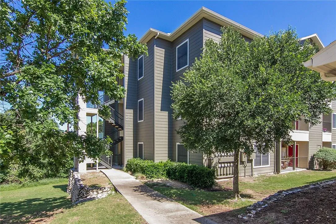 3 bed, 2.0 bath, 1192 sqft, $1,450 — Photo 1