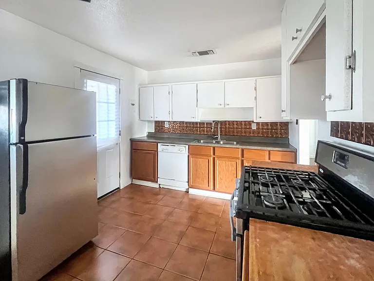 1736 N Penasco Dr — Photo 4