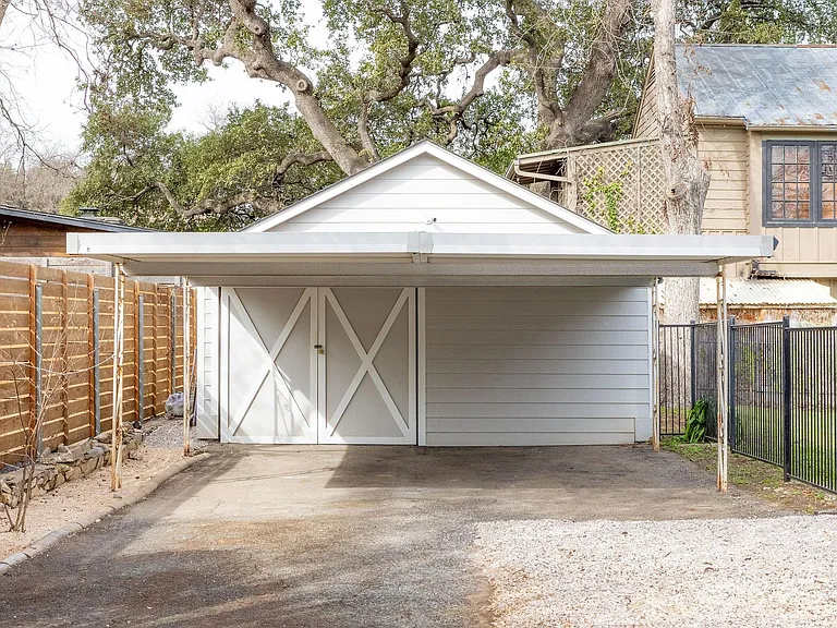 904 Josephine St — Photo 37
