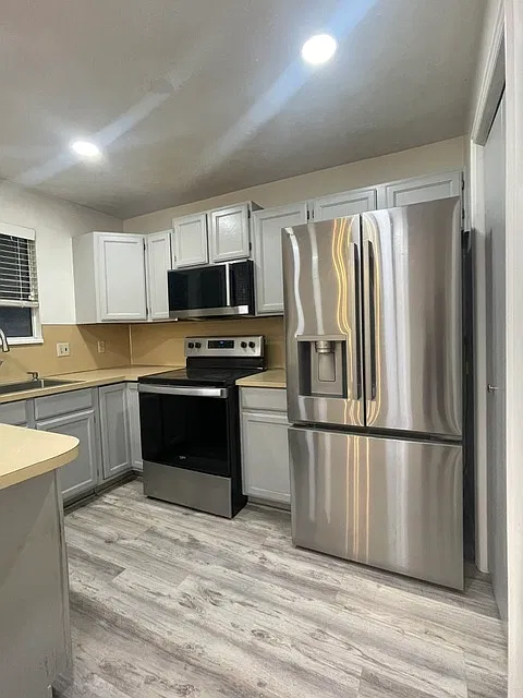 4 bed, 1900 sqft, $2,700 — Photo 4