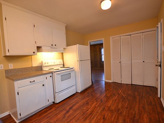 Kitchen opens to dining/family room