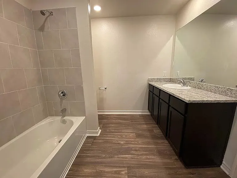 513 Fox Glen Cv — Photo 6