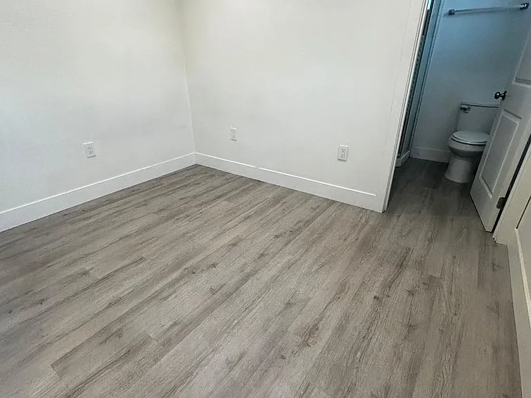 1571 W 37th Pl — Photo 23