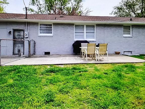3rd image of 576 Rosehill Dr