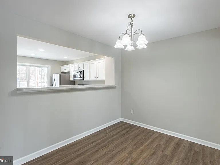 438 Hill St — Photo 9