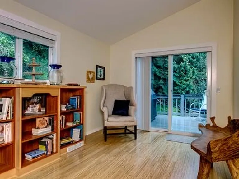 1058 California Ln SW — Photo 56