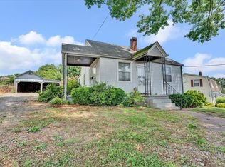 555 Orchard Ave, Rocky Mount, VA 24151