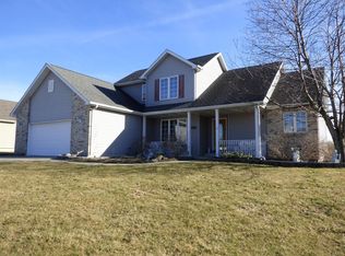 304 Pepper Creek Dr, Valparaiso, IN 46385