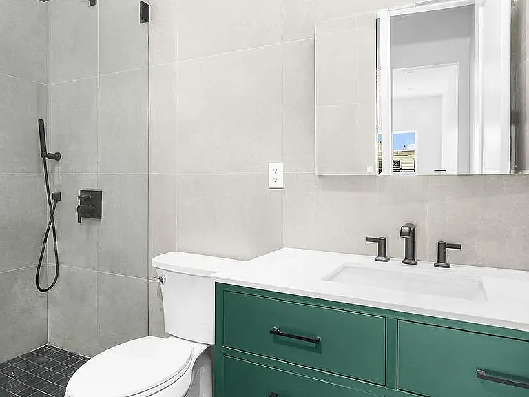1216 Halsey St #3 — Photo 5