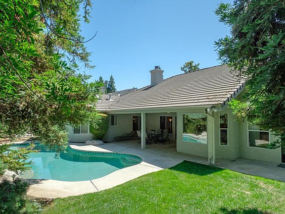4th image of 458 E Braddock Dr