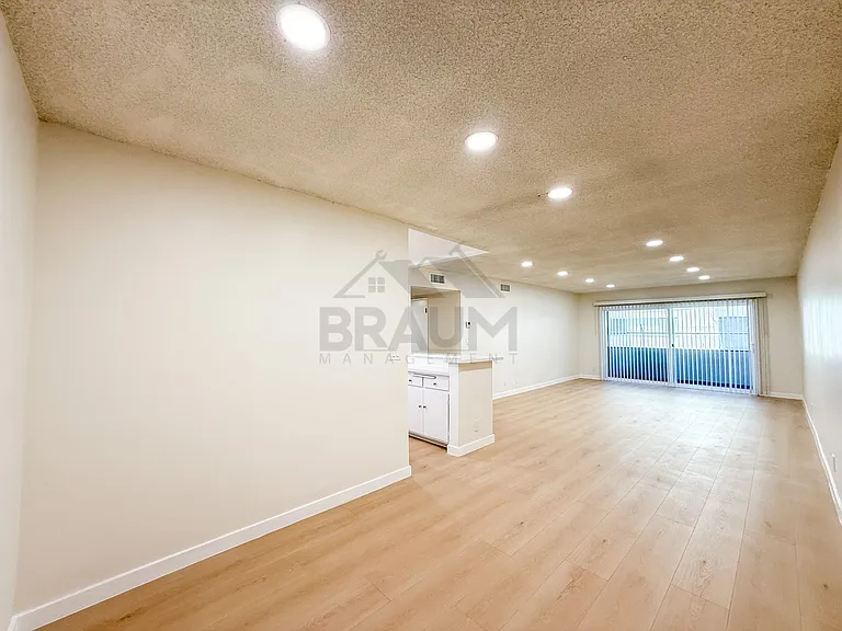 6041 WHITSETT — Photo 11